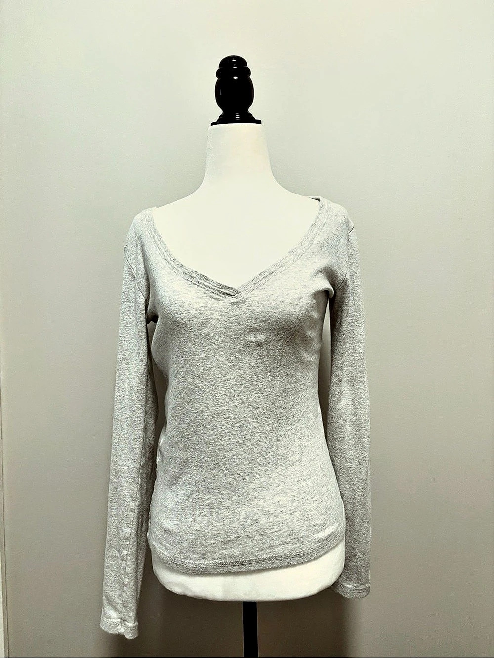 Brandy Melville Women's Oversized Long Sleeve V-Neck Gray Like New